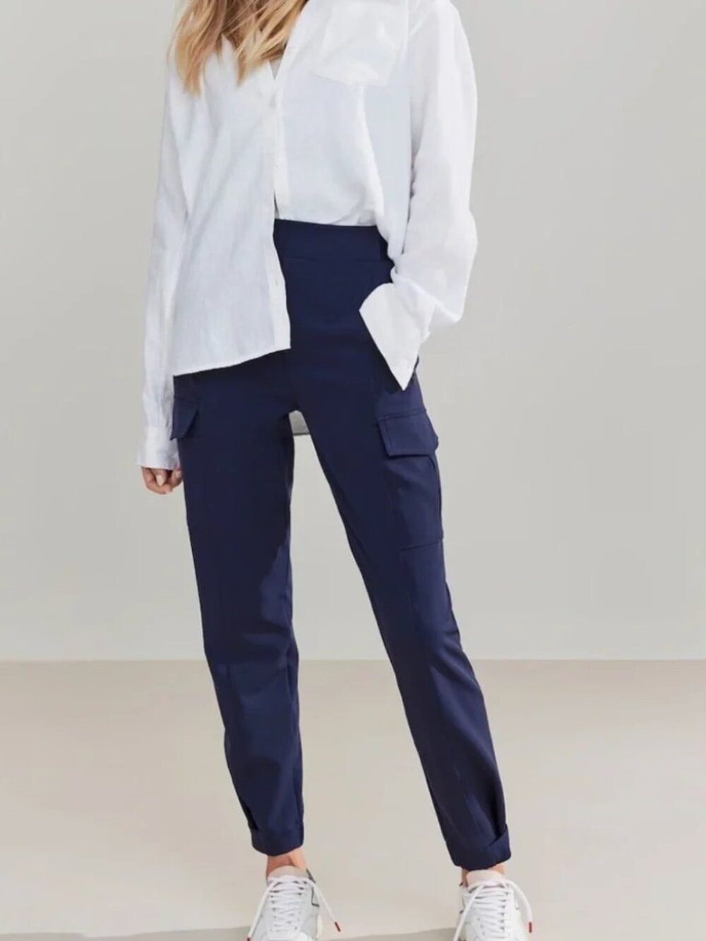 Athleta Endless High Rise Cargo Pant in Navy - Women's Sz 10